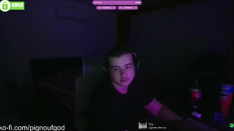 Snapshot of pignoufgod chatting on 09-15-25, 10:43 Batam online show from 09-15-25, 10:43