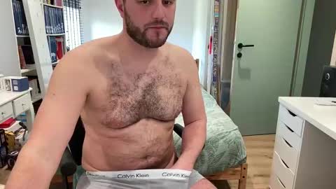 Snapshot of pilou7452 chatting on 02-25-26, 12:15 pilou online show from 02-25-26, 12:15