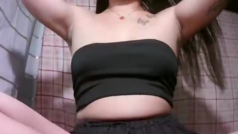 Snapshot of pinay_janella10 chatting on 10-25-25, 07:52 pinay_janella10 online show from 10-25-25, 07:52