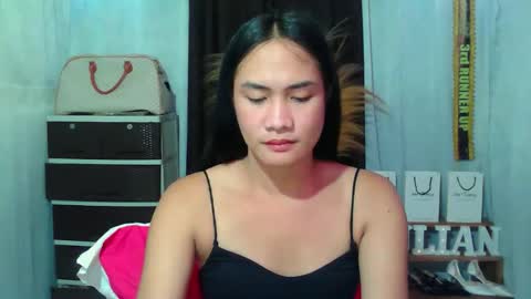 Snapshot of pinaycutie_jilian chatting on 11-08-25, 12:38 jilian online show from 11-08-25, 12:38