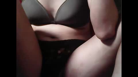 Snapshot of pinayhairyflower chatting on 10-18-25, 03:42 Nica online show from 10-18-25, 03:42