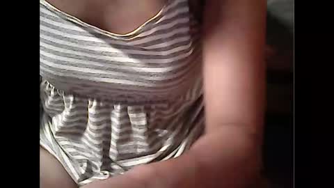 Snapshot of pinayhairyflower chatting on 10-19-25, 05:08 Nica online show from 10-19-25, 05:08