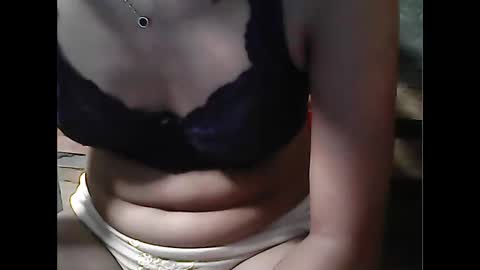 Snapshot of pinayhairyflower chatting on 10-29-25, 09:49 Nica online show from 10-29-25, 09:49