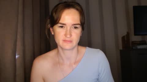 Snapshot of pineapple__mood chatting on 10-21-25, 06:36 online show from 10-21-25, 06:36