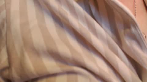 Snapshot of pineapple__mood chatting on 10-24-25, 06:37 online show from 10-24-25, 06:37