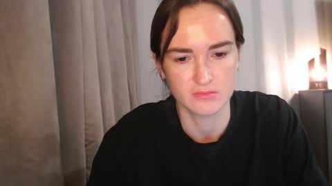 Snapshot of pineapple__mood chatting on 10-31-25, 07:31 online show from 10-31-25, 07:31