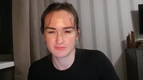 Snapshot of pineapple__mood chatting on 11-01-25, 04:09 online show from 11-01-25, 04:09