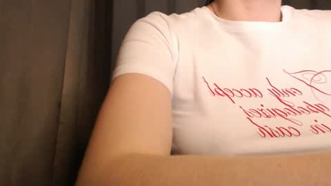 Snapshot of pineapple__mood chatting on 11-13-25, 07:18 online show from 11-13-25, 07:18