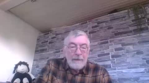 Snapshot of pinholder chatting on 10-30-25, 08:05 Michael online show from 10-30-25, 08:05