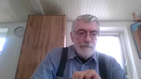 Snapshot of pinholder chatting on 11-17-25, 12:33 Michael online show from 11-17-25, 12:33