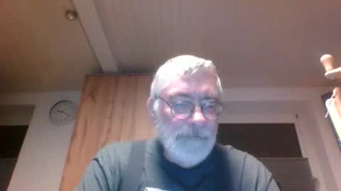 Snapshot of pinholder chatting on 11-19-25, 08:20 Michael online show from 11-19-25, 08:20