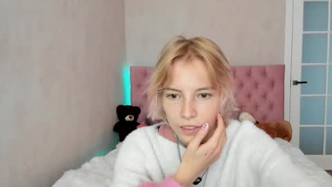 pink_lila18 online show from 09-14-25, 08:35