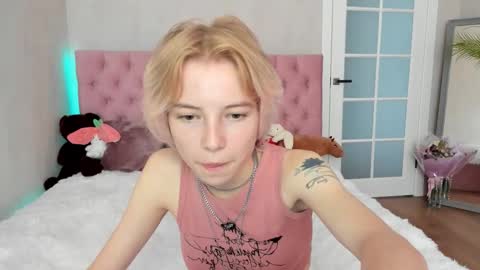 pink_lila18 online show from 09-15-25, 09:42