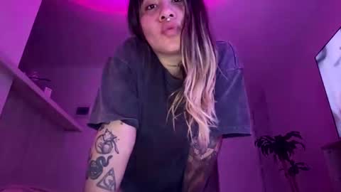 KELLY  online show from 11-24-25, 12:10