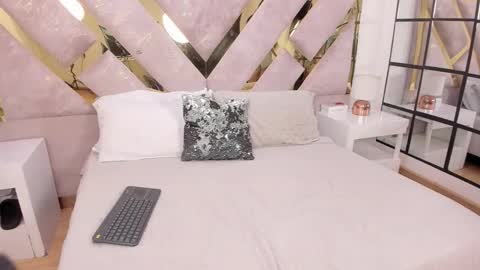 Snapshot of pink_soul chatting on 11-13-25, 10:52 Pink Soul online show from 11-13-25, 10:52