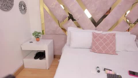 Snapshot of pink_soul chatting on 11-17-25, 09:42 Pink Soul online show from 11-17-25, 09:42