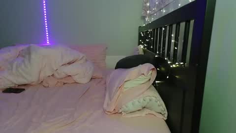 pink_tv online show from 10-22-25, 01:28