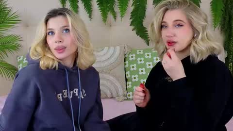 Snapshot of pinkadele chatting on 10-14-25, 09:10 Adele online show from 10-14-25, 09:10