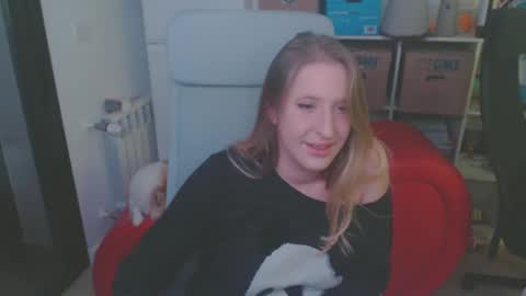 Snapshot of pinkladyx2 chatting on 02-06-25, 11:37 pinkladyx2 online show from 02-06-25, 11:37