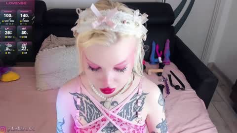 Snapshot of pinkslobber chatting on 01-15-25, 11:51 Helen Goat online show from 01-15-25, 11:51