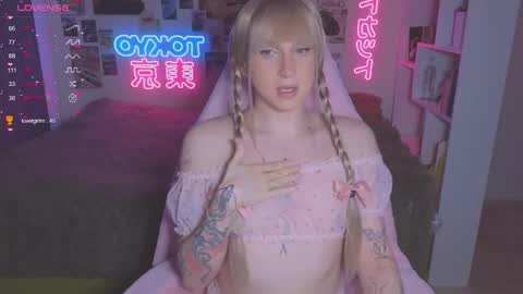 pinkvenom_ online show from 10-30-25, 04:19