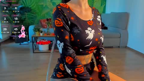 Snapshot of pinkyishere chatting on 10-30-25, 01:34 Pinkyishere online show from 10-30-25, 01:34