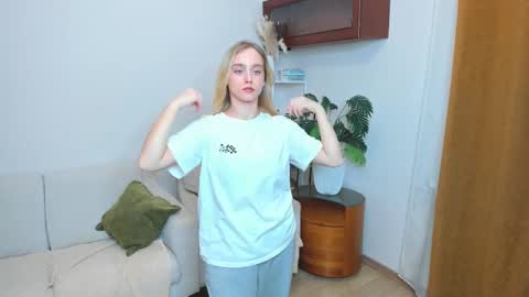 Snapshot of pinkyskyy chatting on 12-04-25, 07:06 Kate online show from 12-04-25, 07:06