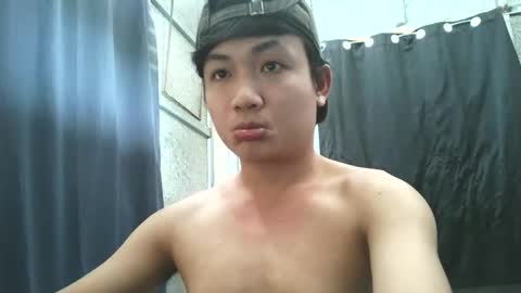 Snapshot of pinoy_petitehugecock chatting on 09-25-25, 06:39 alex online show from 09-25-25, 06:39