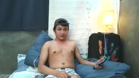 Snapshot of pinoy_petitehugecock chatting on 10-03-25, 02:52 alex online show from 10-03-25, 02:52