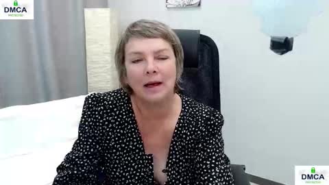 Snapshot of pion_s chatting on 10-22-25, 10:15 Bella online show from 10-22-25, 10:15