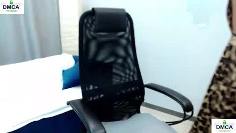 Snapshot of pion_s chatting on 10-30-25, 09:55 Bella online show from 10-30-25, 09:55