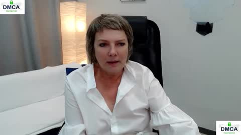 Snapshot of pion_s chatting on 10-31-25, 09:21 Bella online show from 10-31-25, 09:21