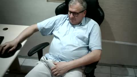 piovesanes online show from 10-11-25, 04:12