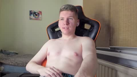 Snapshot of pirremeow chatting on 12-22-24, 03:00 Pierre online show from 12-22-24, 03:00