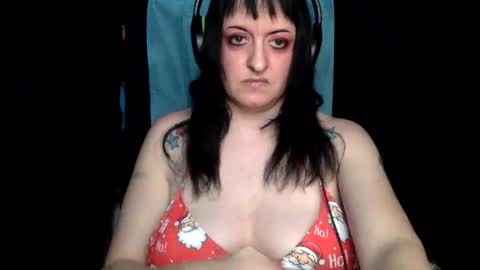 Snapshot of pixie_mixie chatting on 02-23-25, 11:55 Trash Kitten online show from 02-23-25, 11:55