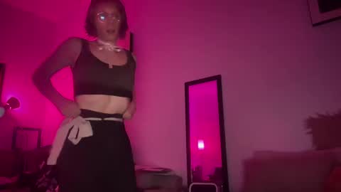 Snapshot of pixie_praxis chatting on 02-05-25, 08:11 pixie_praxis online show from 02-05-25, 08:11