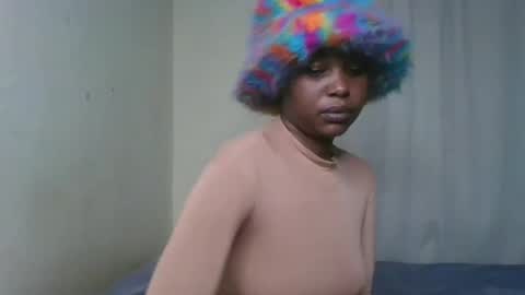 Snapshot of pixie_roman chatting on 01-06-25, 10:57 Majesty online show from 01-06-25, 10:57