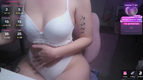 Snapshot of pixiebunnie_x chatting on 02-21-25, 12:16 Pixie online show from 02-21-25, 12:16