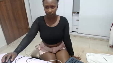 Snapshot of pixietease1 chatting on 11-10-25, 01:26 pixietease1 online show from 11-10-25, 01:26