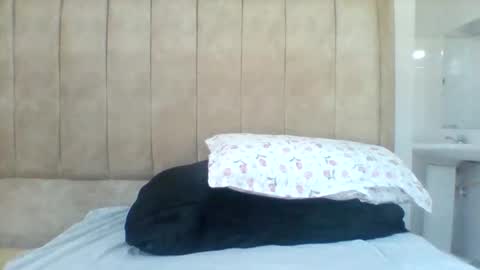 Snapshot of pixietease1 chatting on 11-18-25, 01:59 pixietease1 online show from 11-18-25, 01:59