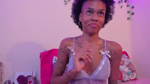 Snapshot of planetfantasy1 chatting on 10-19-25, 12:06 Venus Vee Cutie online show from 10-19-25, 12:06