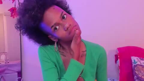 Snapshot of planetfantasy1 chatting on 10-22-25, 12:05 Venus Vee Cutie online show from 10-22-25, 12:05