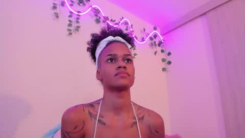 Snapshot of planetfantasy1 chatting on 12-02-25, 01:17 Venus Vee Cutie online show from 12-02-25, 01:17