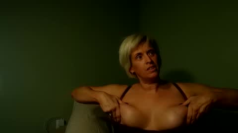 Snapshot of platinumpurdy chatting on 11-26-25, 04:46 PlatniumPurdy online show from 11-26-25, 04:46