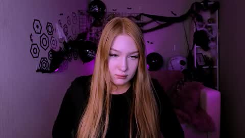 Sophie online show from 10-22-25, 05:02