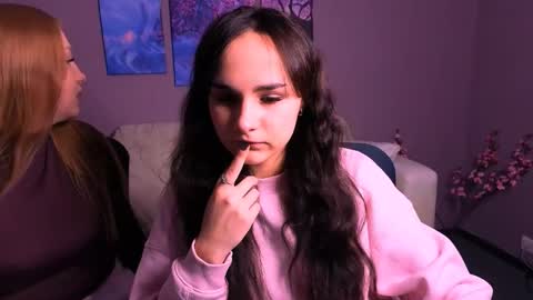 Sophie online show from 11-23-25, 12:05