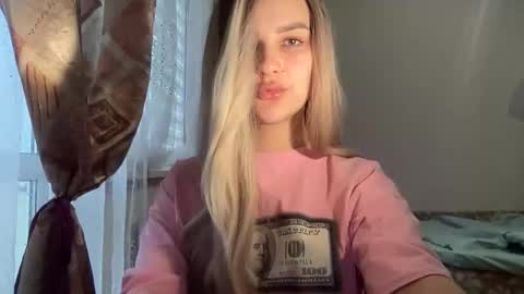 Mia online show from 10-01-25, 06:41