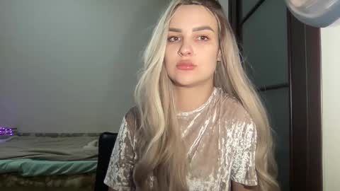 Mia online show from 10-03-25, 08:28