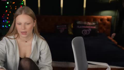 Lana online show from 12-17-25, 11:27