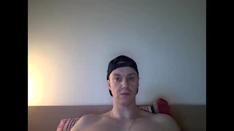 Snapshot of ploki2000 chatting on 02-02-25, 08:24 Kevin online show from 02-02-25, 08:24